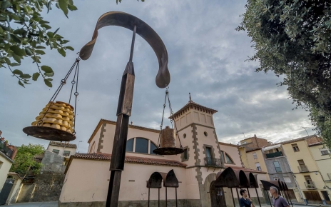 Agramunt is just over 5 minutes away